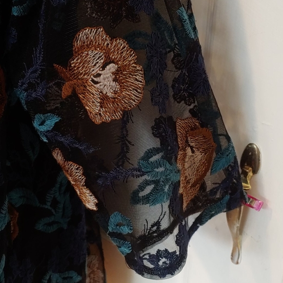 🌿 NWOT Catherines Top - Picture 4 of 10